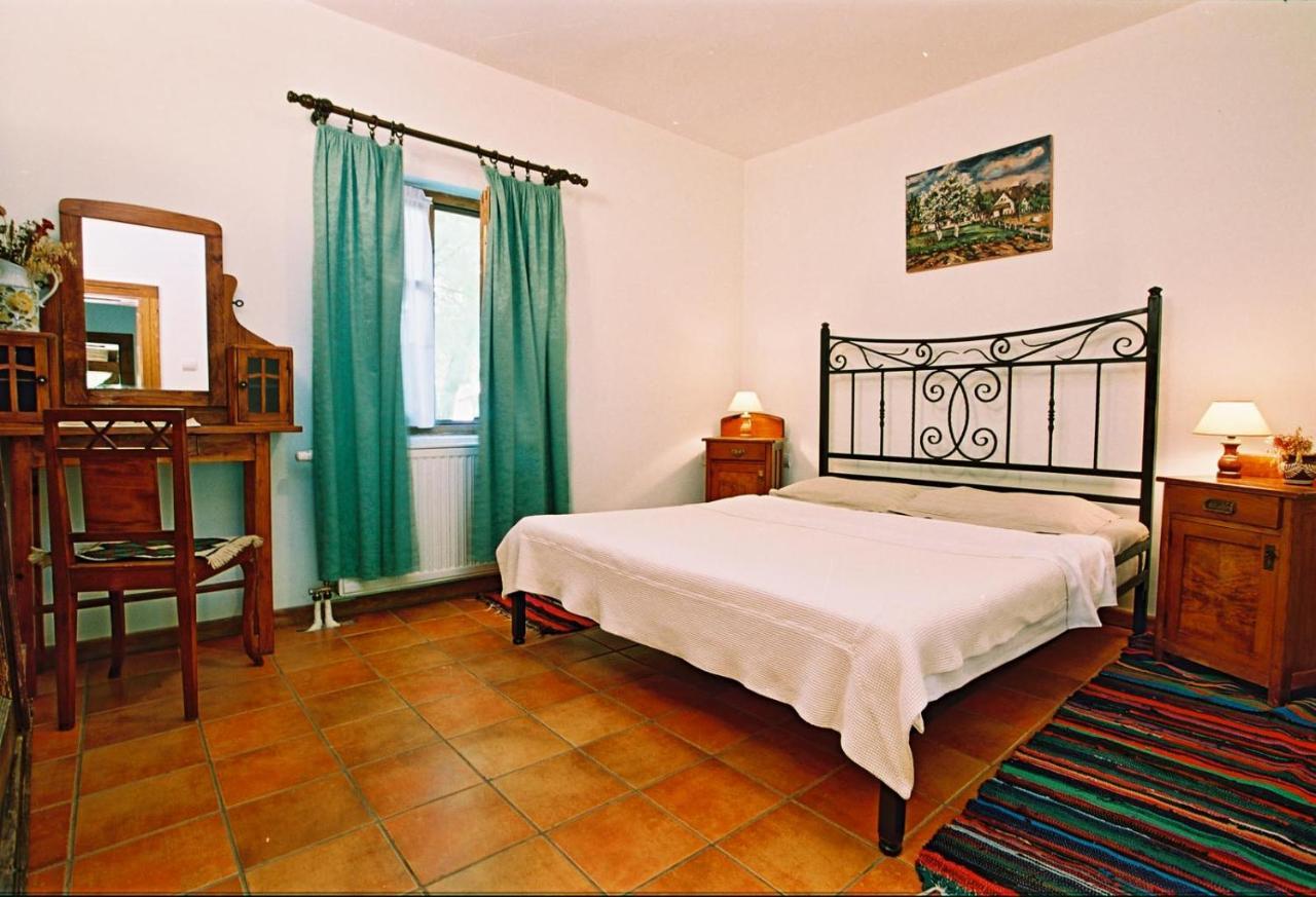 Salas 137 Hotel Cenej Luaran gambar